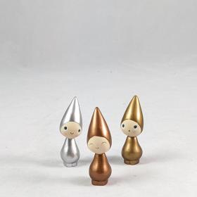Three small Christmas kids, one in each metallic color: bronze, silver and gold. 