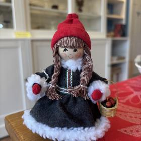 Tomtemor w/brown braids, dark gray dress