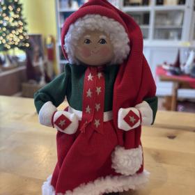 Tomtemor w/star scarf, red skirt