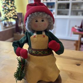 Tomtemor w/wreath, tan apron