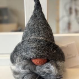 Gray tomte